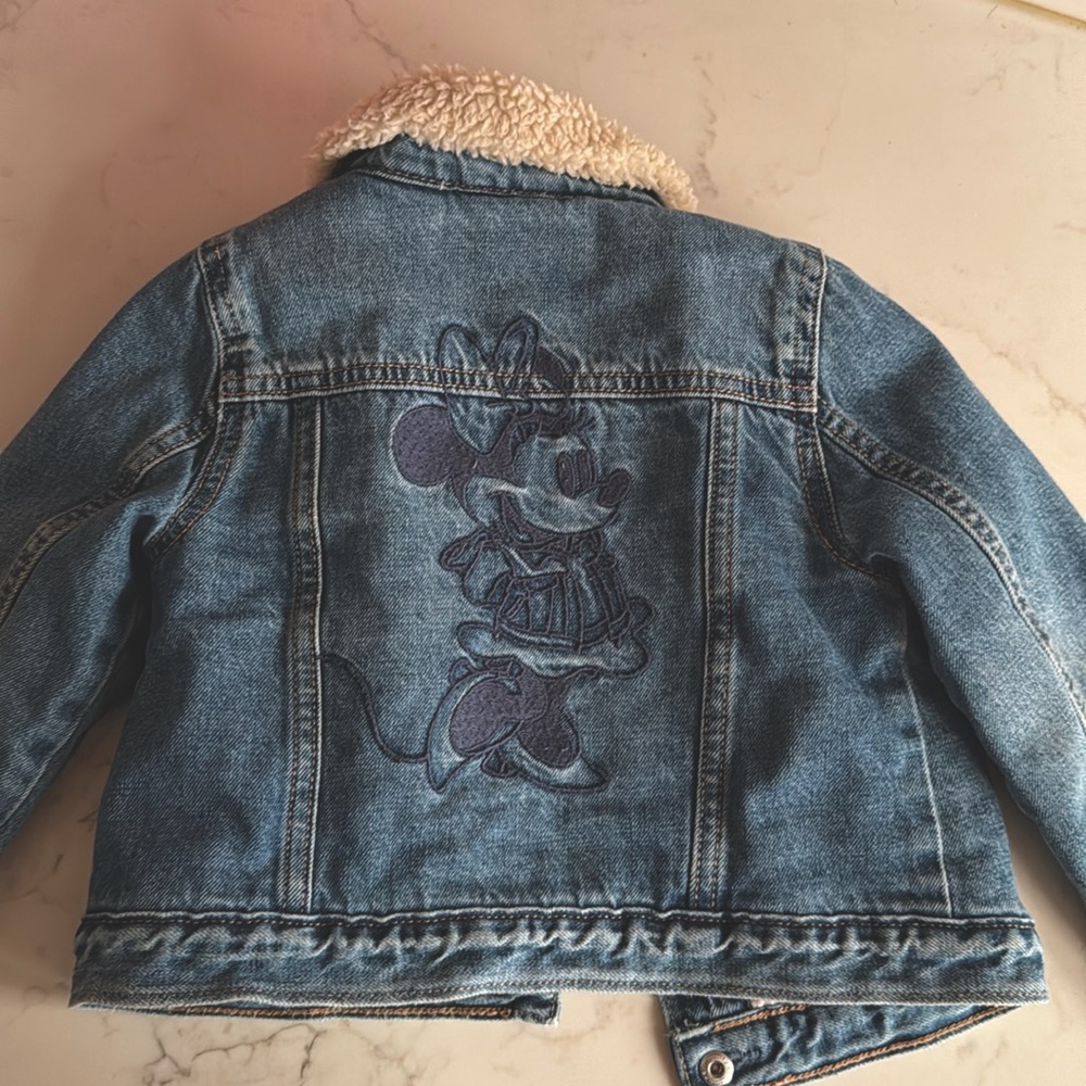 Gap Kids Minnie Mouse embroidered Jean jacket 
Size 3T and 4T
Like new condition